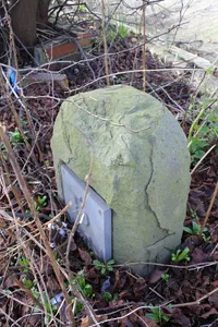 Milestone, N corner St. Thersa's churchyard