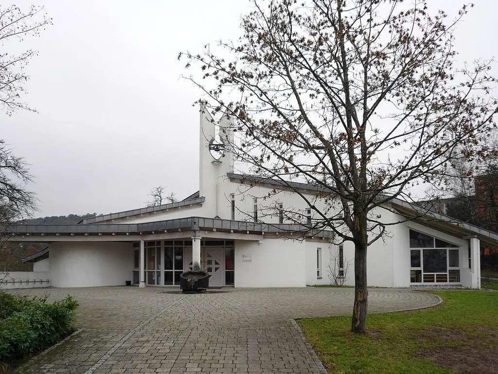 Tübingen. Albert-Schweitzer-Kirche, Beim Herbstenhof 1.