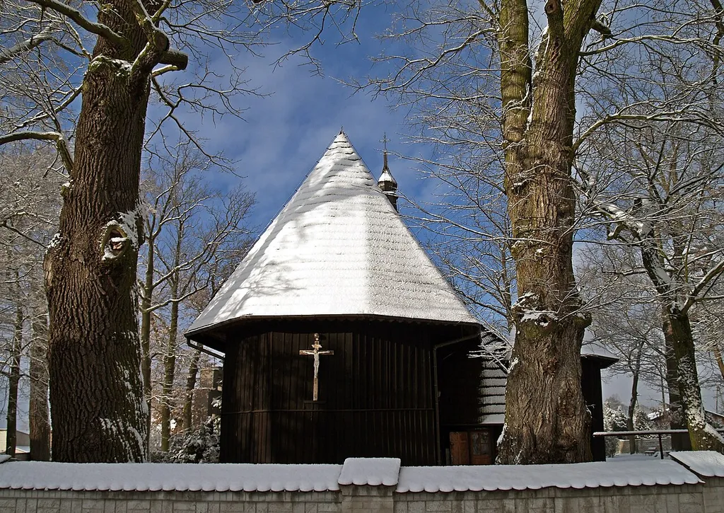 Kaszewice - kościół pw. Świętej Trójcy, zima