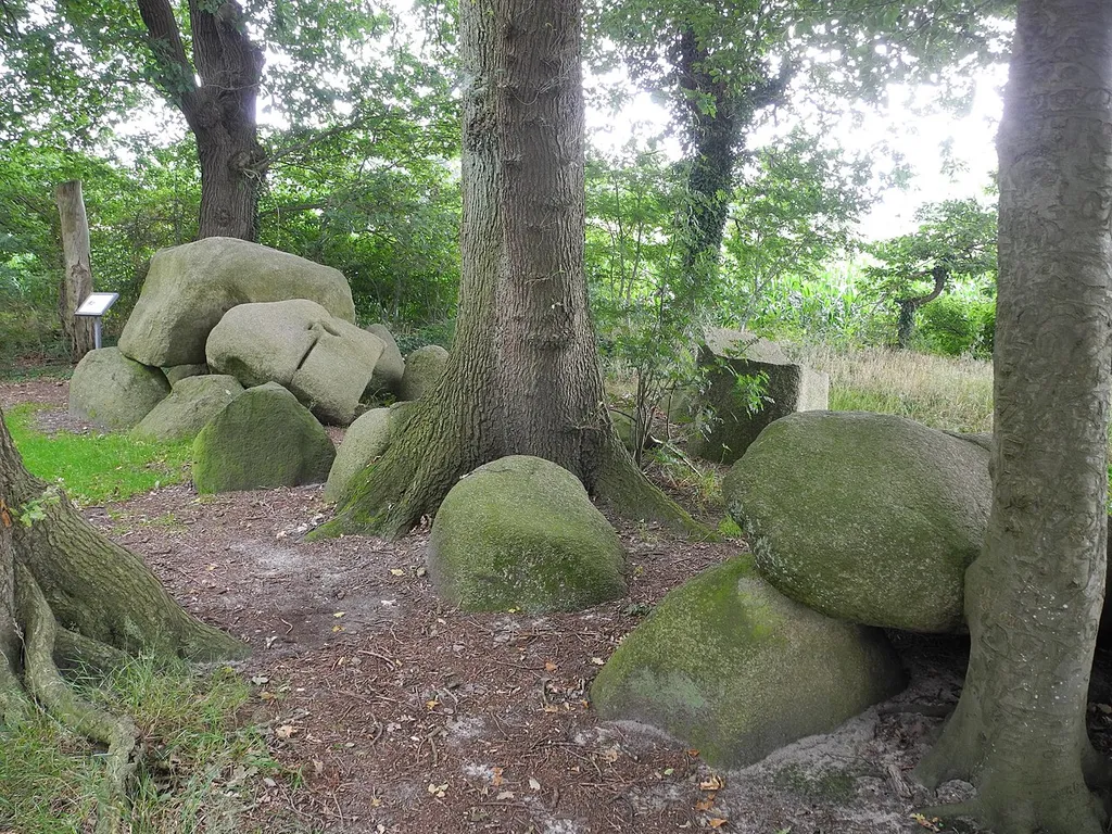 Megalithic grave "Meyenburg" (district Osterholz, Lower Saxony, Germany).
