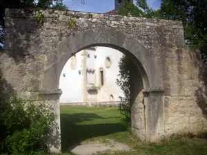 Churchyard fortification