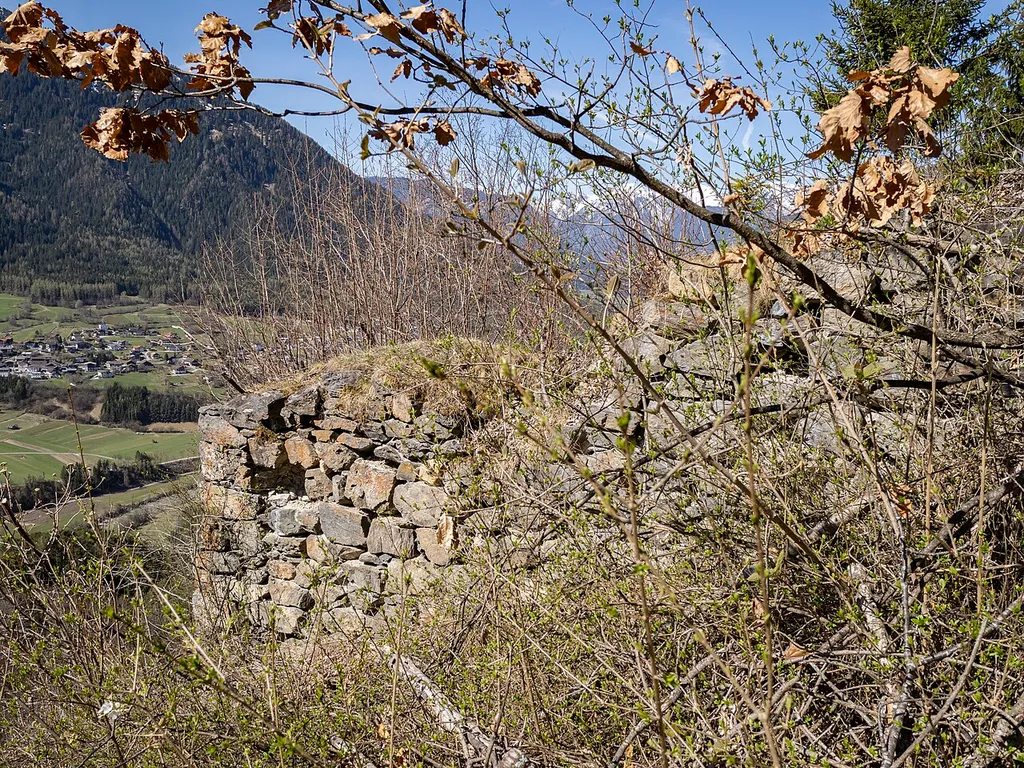 Die Südwestecke der Burgruine Auenstein bei Oetz