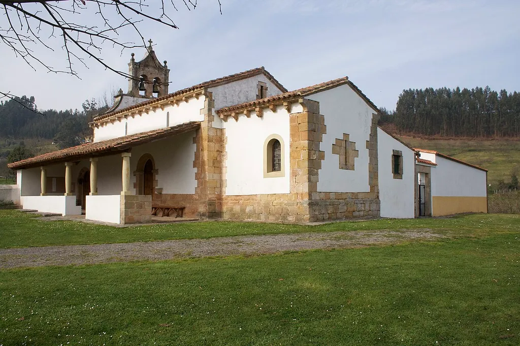 Iglesia de San Juan (Camoca), situada en el concejo asturiano de Salas declarada Bien de interés cultural de Asturias.Iglesia de San Juan (Camoca) - 09