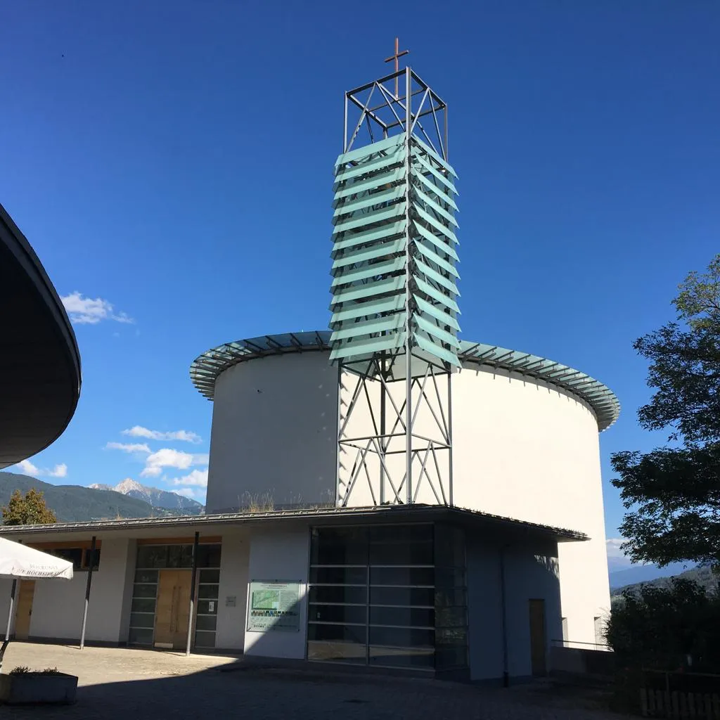 Pfarrkirche Telfs-Schlichtling, außen mit Turm