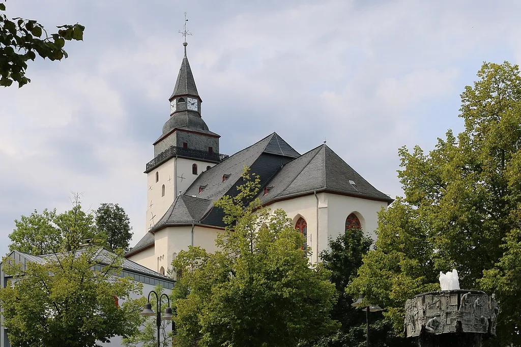 Haiger, Lahn-Dill-Kreis: Evangelische Pfarrkirche Kirchberg