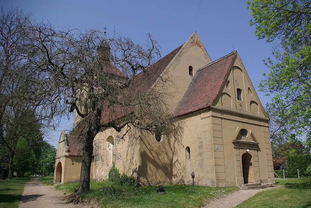 Märkiche Heide in Brandenburg. Die Kirche steht inm Ortsteil Groß Leine und steht unter Denkmalschutz.