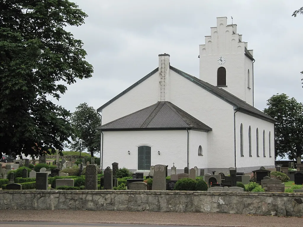 Hovs kyrka från öster