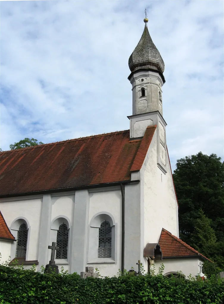 Hofmarkskirche, Bernried am Starnberger See This is a picture of the Bavarian Baudenkmal (cultural heritage monument) with the ID D-1-90-115-2 (Wikidata)