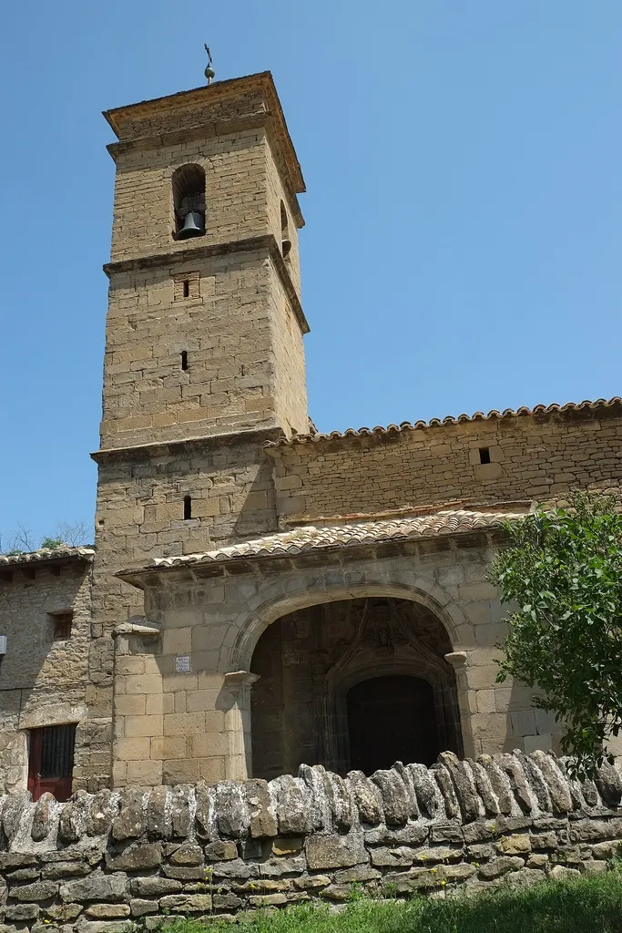 Kirche San Vicente in Larués in der spanischen Provinz Huesca (Aragonien/Spanien)