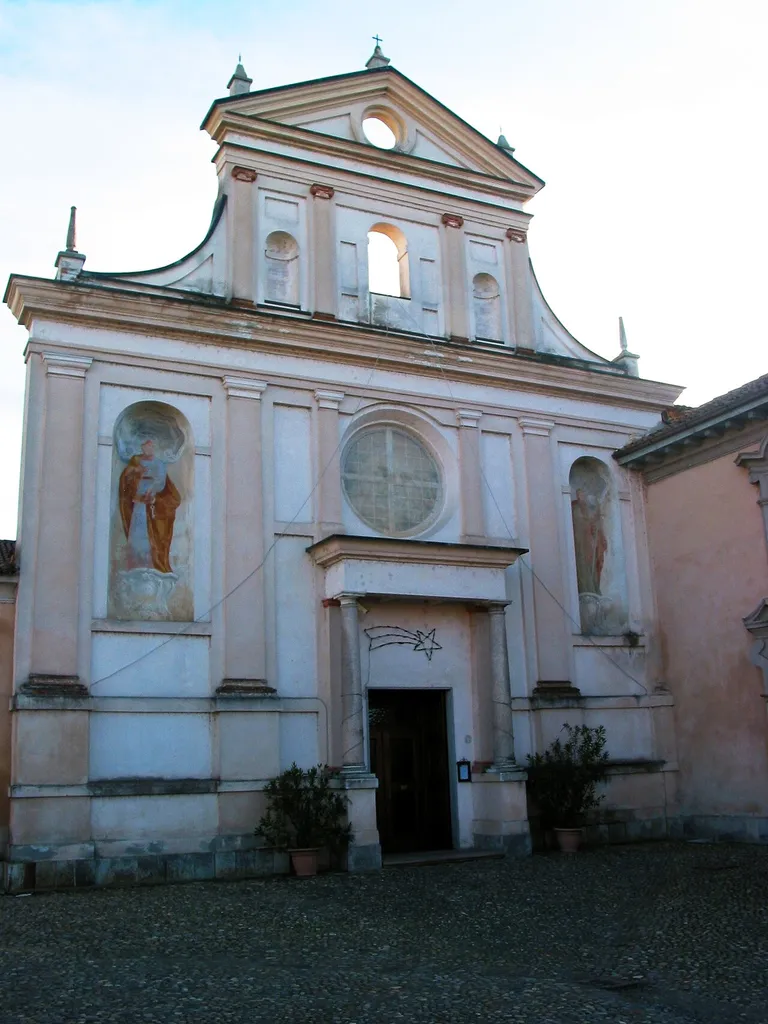 Pavia: facciata della chiesa del monastero di San Pietro in Verzolo.