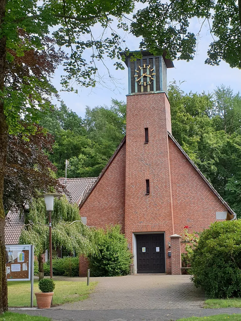 Die Bethlehem-Kirche in Hipstedt-Löh im niedersächsischen Landkreis Rotenburg (Wümme) gehört zum Kirchenkreis Bremervörde-Zeven der Evangelisch-lutherischen Landeskirche Hannovers.