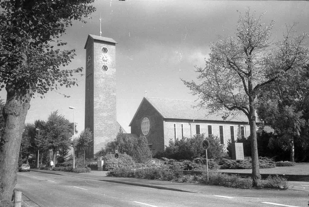 Christuskirche in der Kopperpahler Allee 12 in Kronshagen