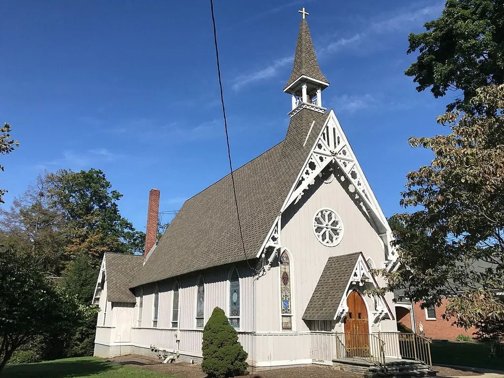 St. Luke’s Episcopal Church located at 17 Oak Avenue in Metuchen, New Jersey. Contributing property.