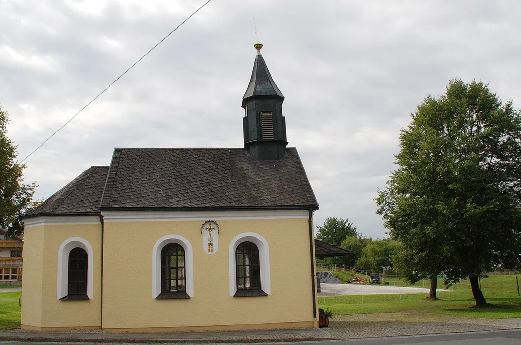 This is a photograph of an architectural monument.It is on the list of cultural monuments of Bayern, no. D-3-72-146-25.
