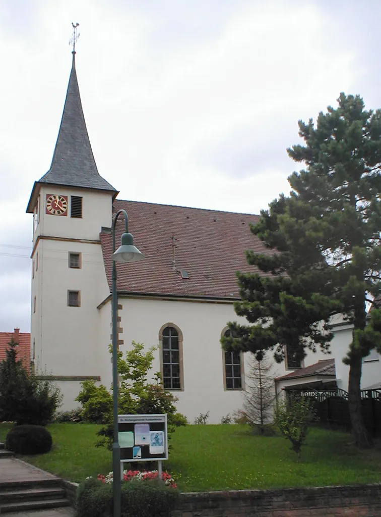 Evangelische Kunibertkirche in Untereisesheim, Turm aus dem 16. Jhd., Langhaus errichtet 1738