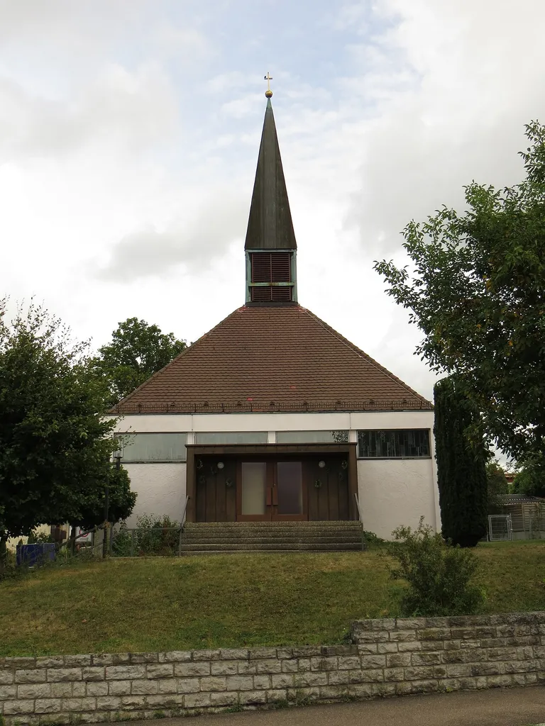 Die evangelische Leonhardskirche in Ilsfeld-Schozach