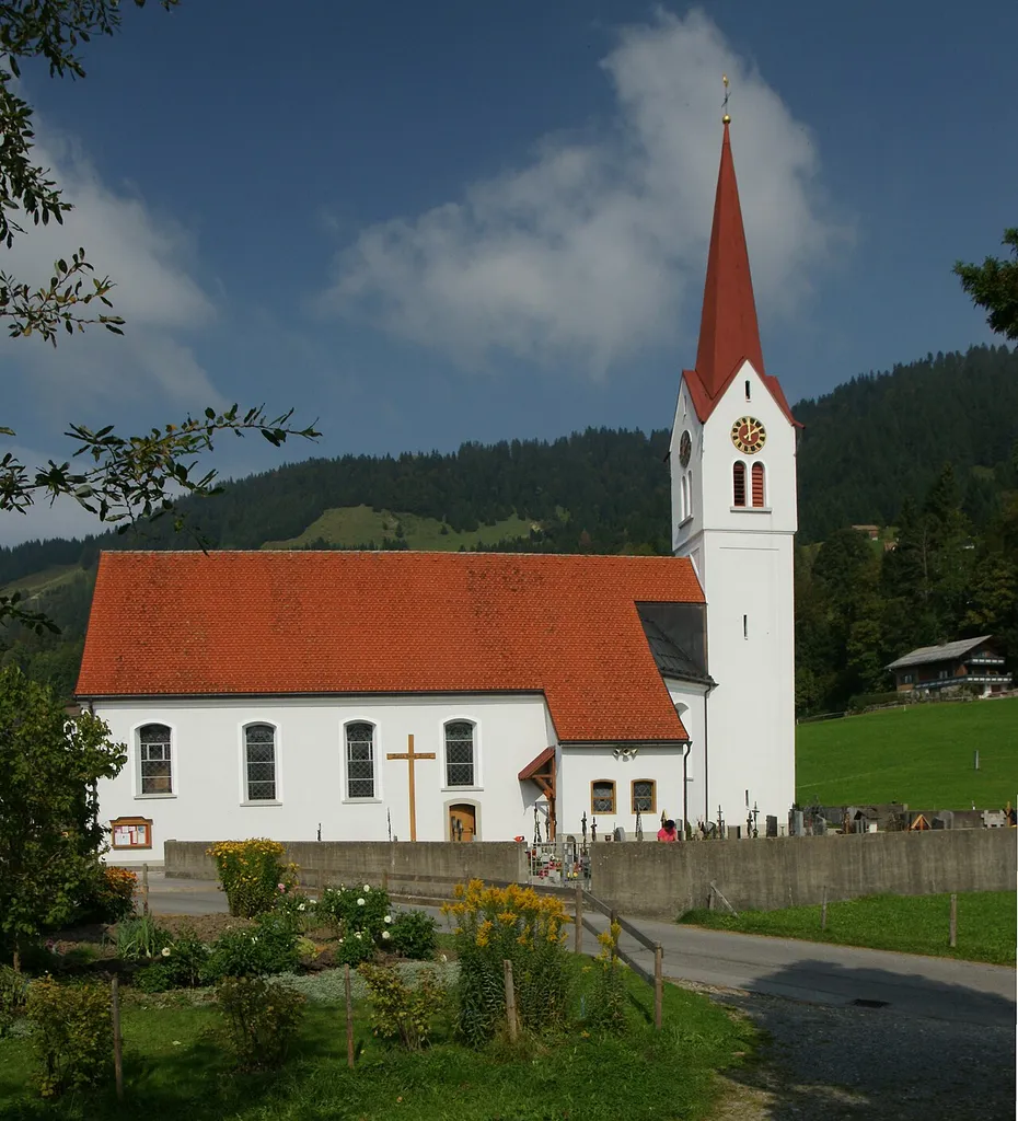 Die Pfarrkirche Hl. Michael in Sibratsgfäll wurde 1805 erbaut.