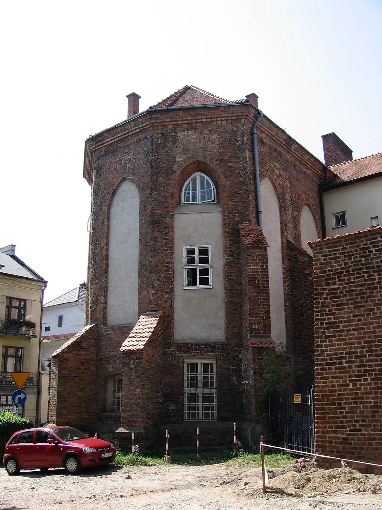Dawny kościół Matki Boskiej Śnieżnej w zespole klasztoru bernardynów przy ul. Bernardyńskiej w Tarnowie (widok na prezbiterium)
