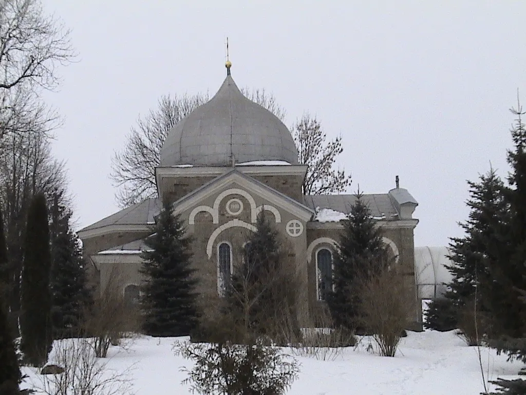 Церква в Байківцях: Вигляд збоку