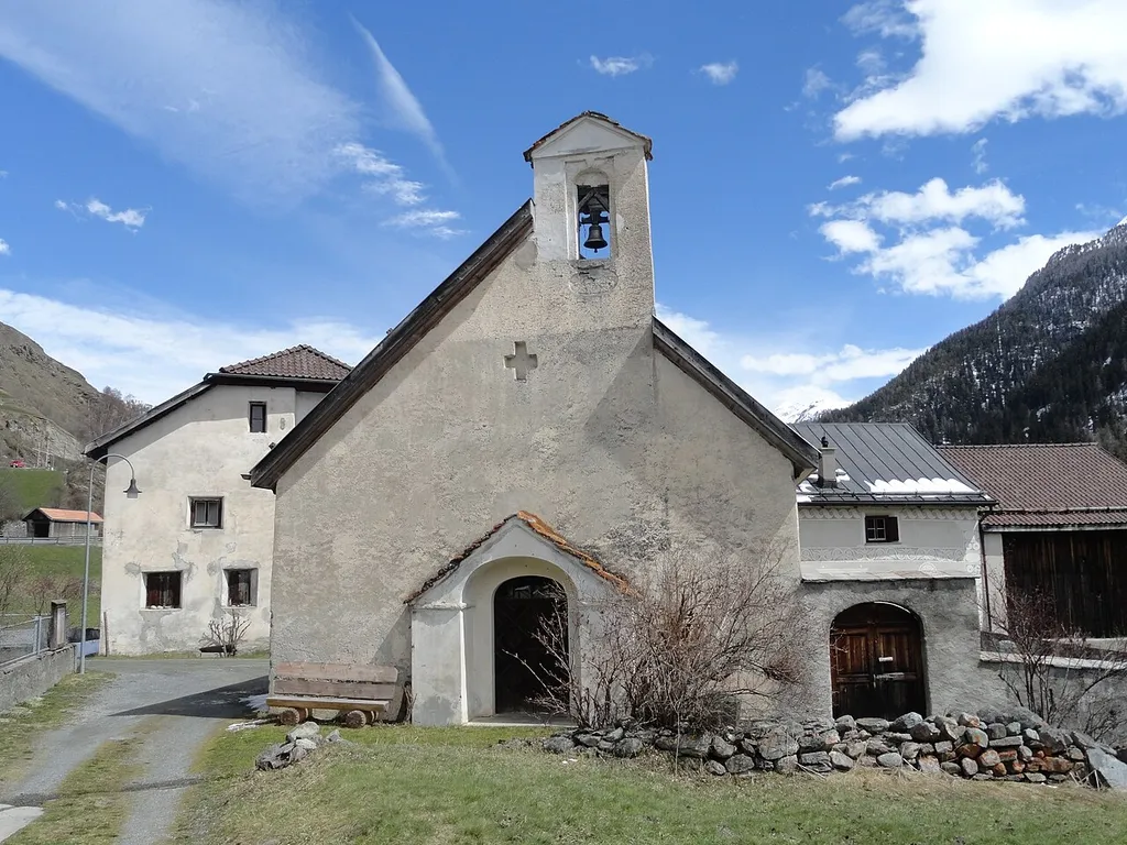 de:Reformierte Kirche Giarsun] Ansicht von Westen