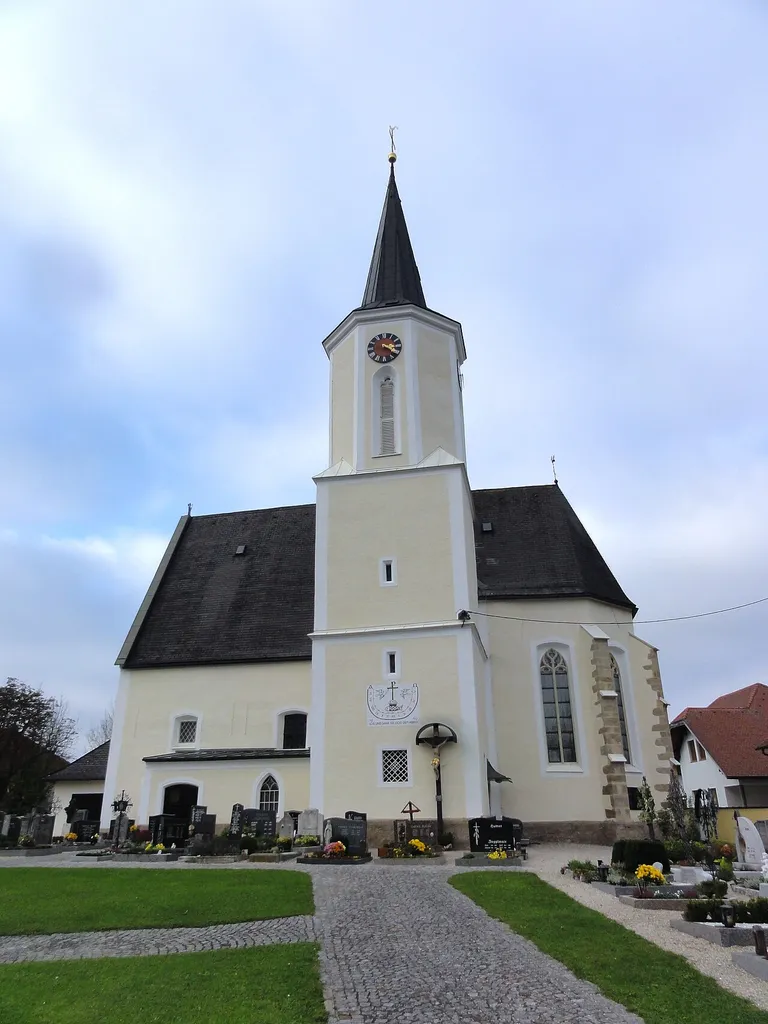 Kath. Pfarrkirche hl. Thomas und Kirchhof