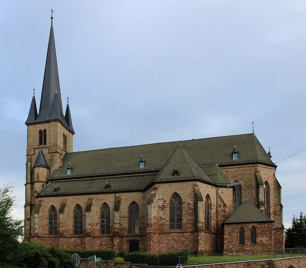 Die katholische Pfarrkirche Herz Jesu in Nunkirchen, einem Stadtteil von Wadern, Landkreis Merzig-Wadern, Saarland