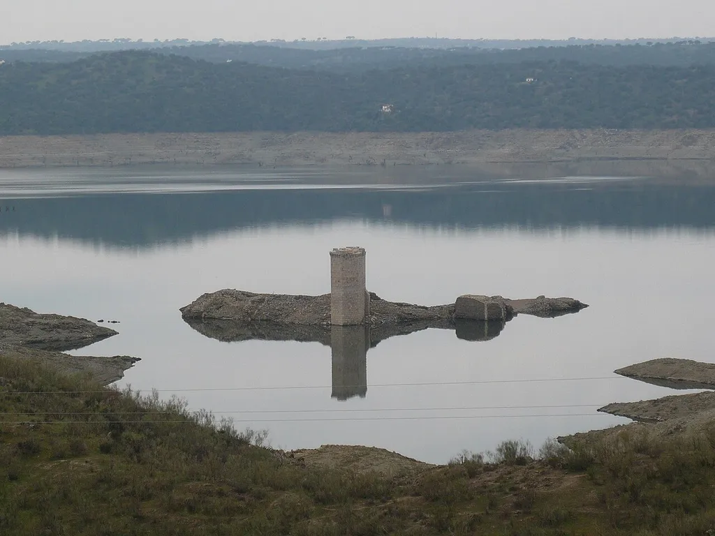 Torre del castillo de Floripes, hoy dentro del Embalse de Alcántara, en Garrovillas (Cáceres).
