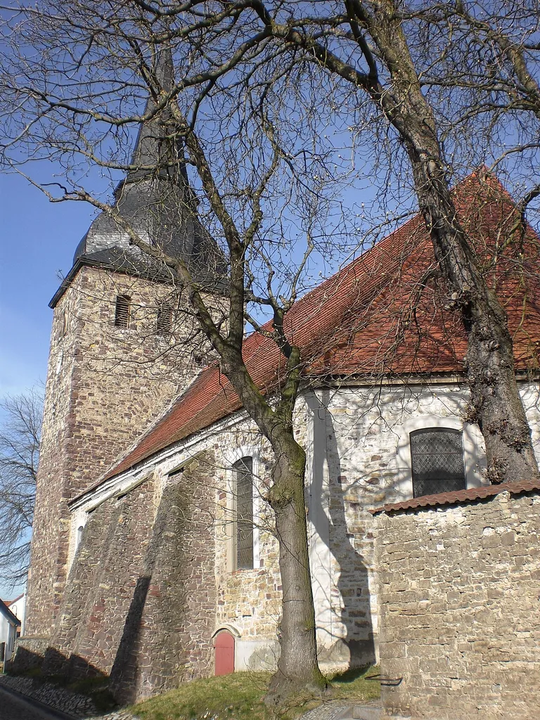 Südseite der St.-Peter-Kirche in Hohendodeleben, Sachsen-Anhalt