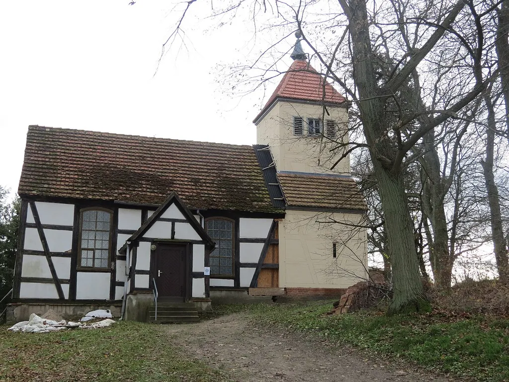 Dorfkirche Neu-Temmen, Westseite, während der Renovierung im November 2019, Neu-Temmen, Gem. Temmen-Ringenwalde, Lkr. Uckermark, Brandenburg