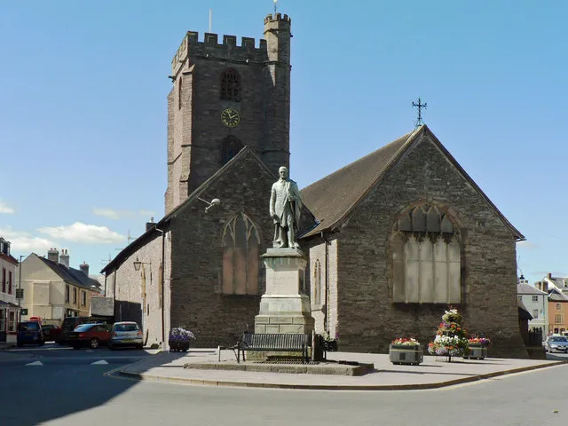 St Mary's Church, Brecon, with the statue of Wellington by John Evan Thomas.