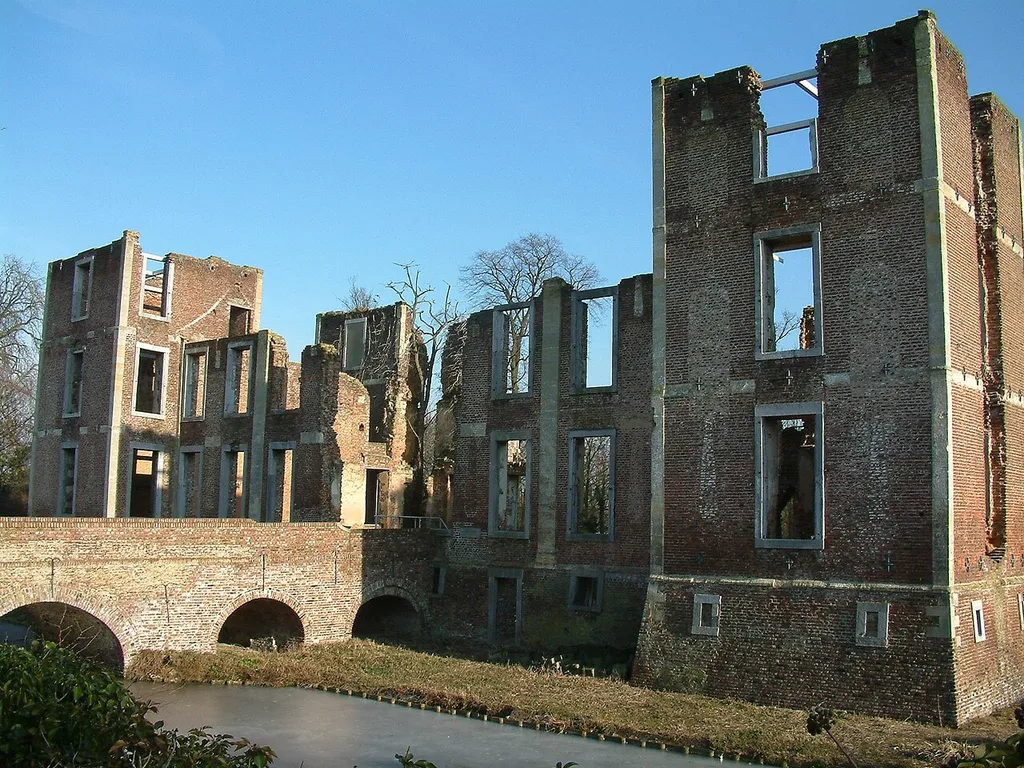 Kasteel Born, ruïne