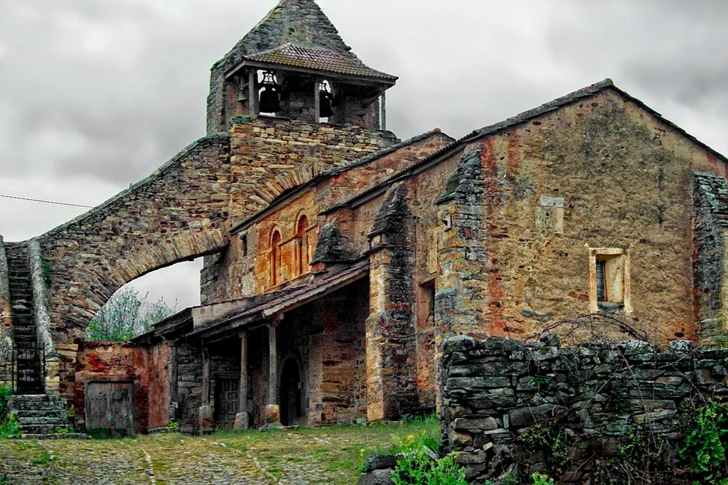Iglesia, Santa Colomba de Somoza, Castile-Leon
