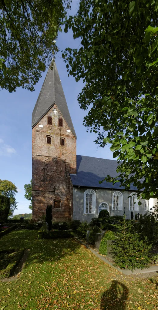 Esgrus, Kirche St. Marien