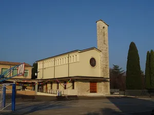 Gesù Adolescente church