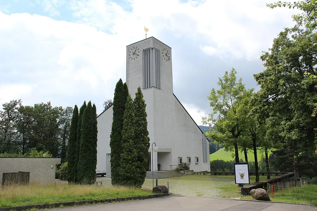 Blick auf die evangelisch-reformierte Kirche in Lichtensteig aus Richtung Nordosten