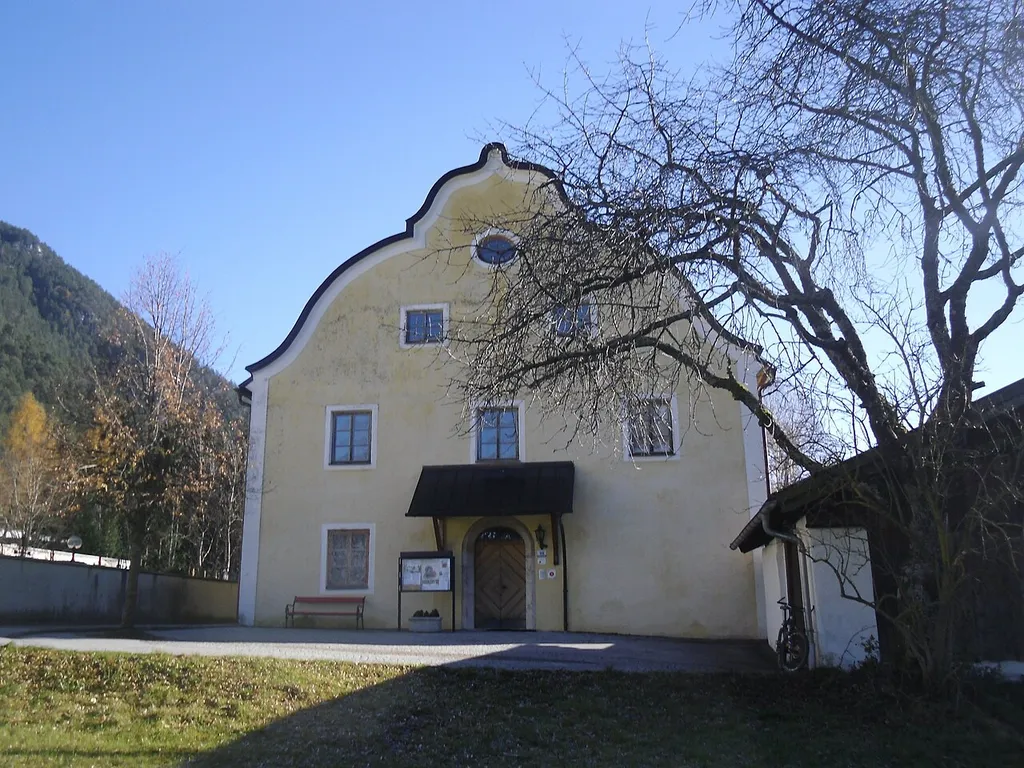 This media shows the remarkable cultural object in the Austrian state of Tyrol listed by the Tyrolean Art Cadastre with the ID 14026. (on tirisMaps, pdf, Fotoarchiv Tiroler Kunstkataster, more images on Commons, Wikidata)