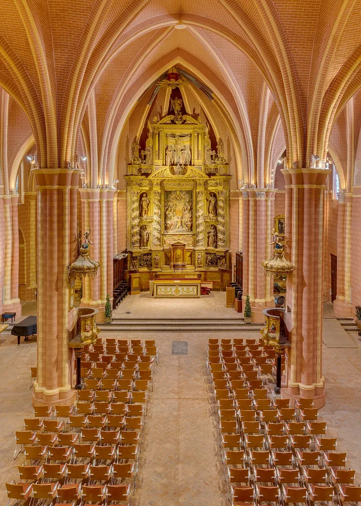 Upper view of the main nave of the Gothic church of San Pedro de los Francos, in Calatayud, Aragon, Spain. The original temple was founded in the 12th century by order of Alfonso I, "The Battler". He wished to offer the French who settled in Calatayud after helping him in the Battle of Cutanda (1120) against the Almoravids a place to pray. The current church was built two centuries later.