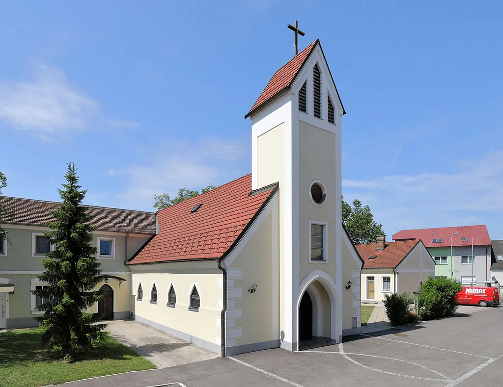 Die röm.-kath. Pfarrkirche „Herz Mariä“ in Rannersdorf, ein Ortsteil der niederösterreichischen Stadt Schwechat.Die Richtung Südwesten ausgerichtete, schlichte Saalkirche wurde nach dem II. Weltkrieg errichtet und am 28. November 1948 von Kardinal Innitzer eingeweiht. Ursprünglich hatte die Kirche anstelle eines Turmes nur einen Glockenträger. Anfang der 1990er Jahre wurde dieser durch einen Turm ersetzt.