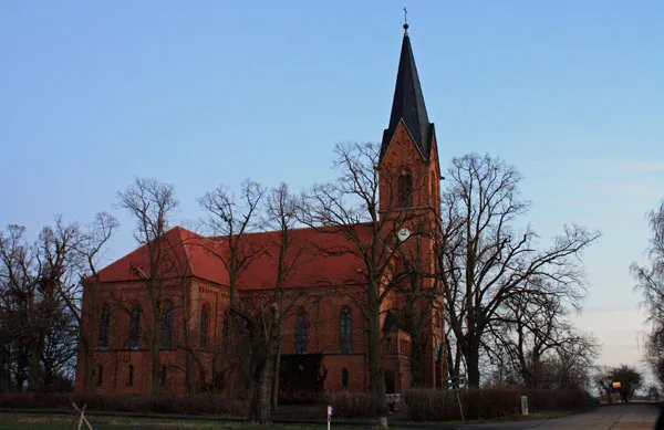 Neuküstrinchen, Church
