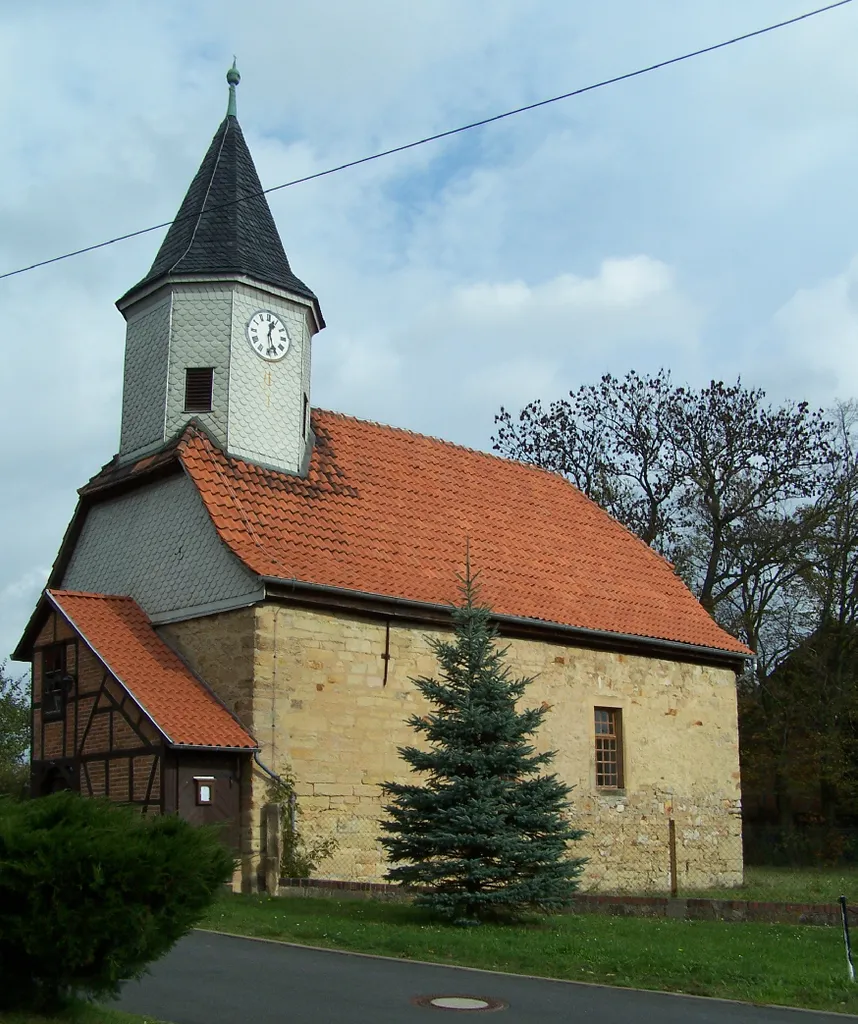 The church in Uetteroda village.