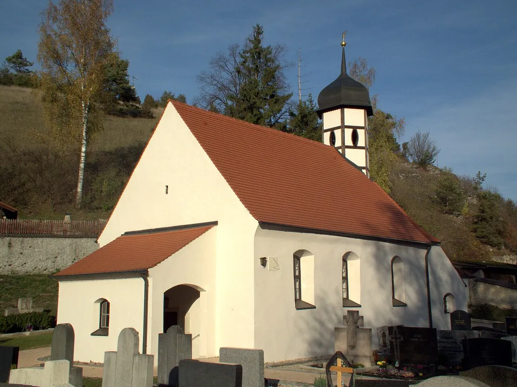 Katholische Filialkirche Sankt Cyriakus Largus und Smaragdus im Oberbayerischen Ort Mühlheim bei Mörnsheim