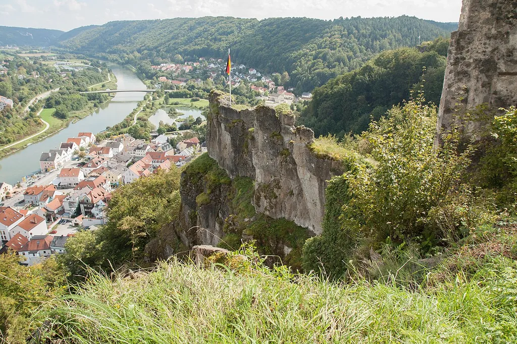 Burgruine Tachenstein - Auslaufender Felsgrat des Burgberges