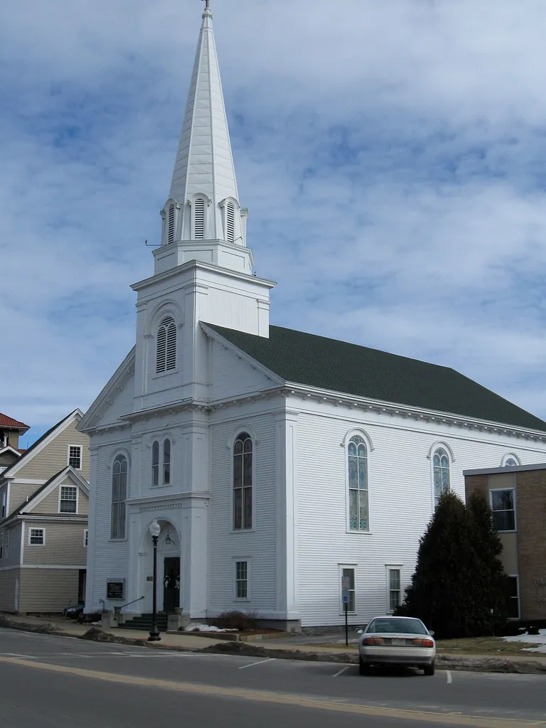 Evangelical Baptist Church (Laconia, New Hampshire). Photo by Ken Gallager, February 15, 2010.