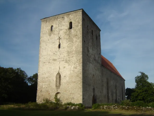 Pöide tornlinnus. Praegune Pöide kirik