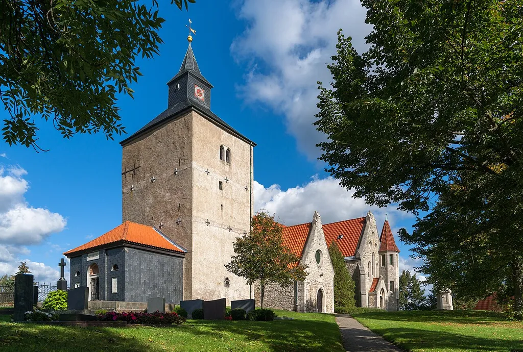 Kirche Watzum Niedersachsen mit Erbbegräbnis Schulze in Schiefer