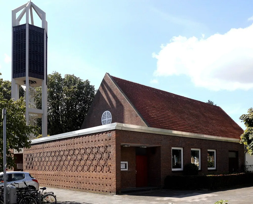 Vicelinkirche im Kieler Stadtteil Südfriedhof. Siehe auch Detailaufnahme des Turms