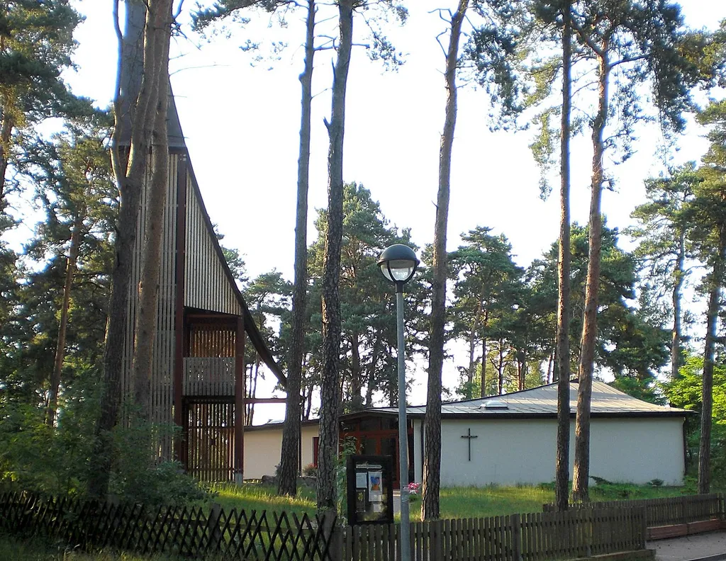 Kirche in Möser, Südseite, Blick von der Straße
