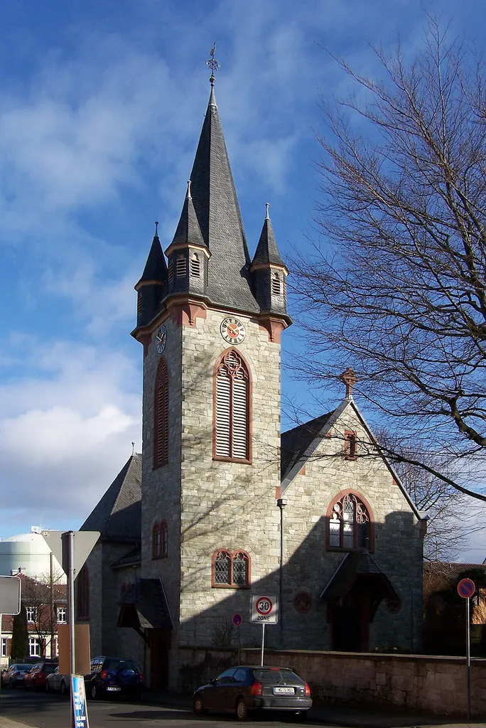 neogotische Kirche der evangelischen Kirchengemeinde Sindlingen-Süd in Frankfurt am Main, Gustavsallee