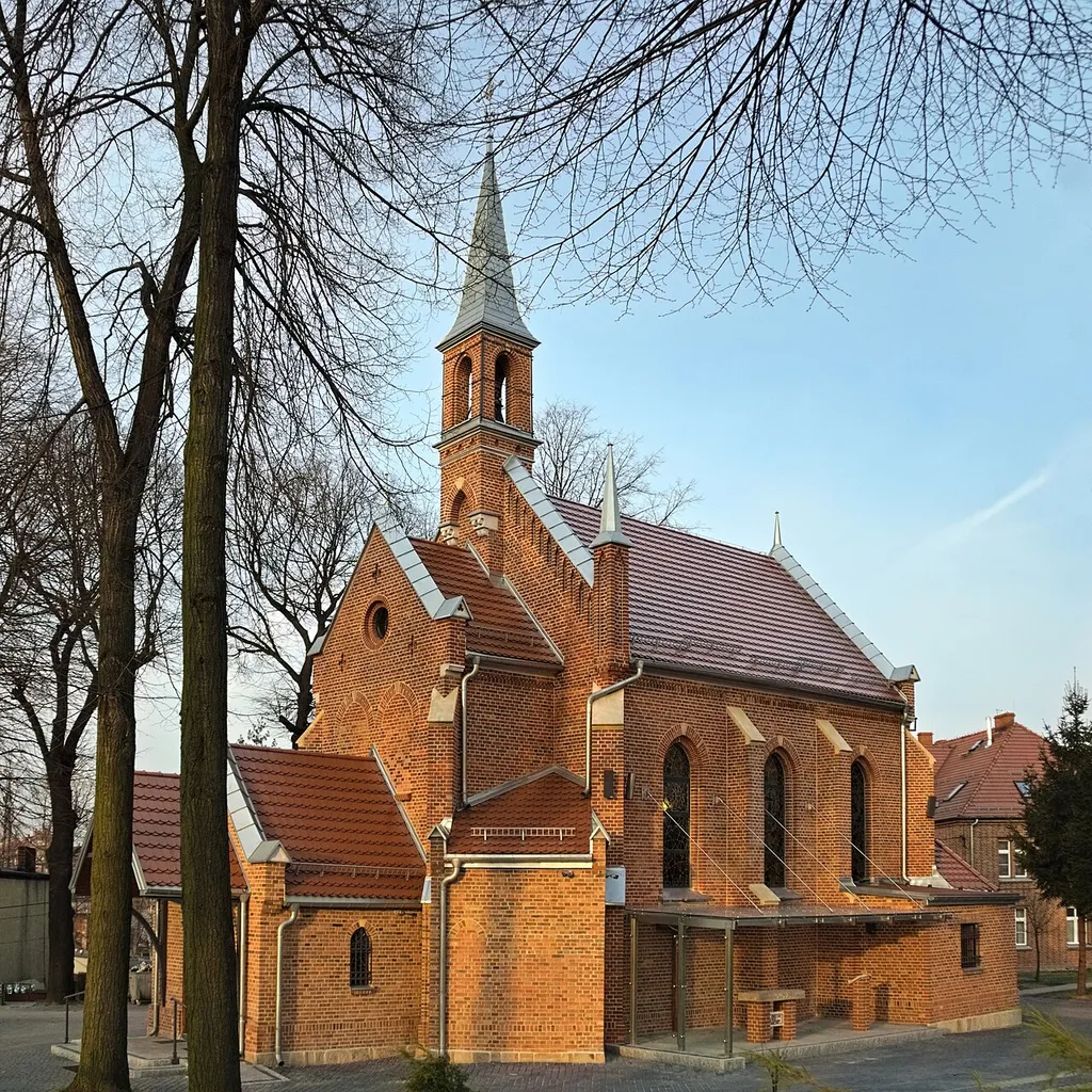 kościół św. Małgorzaty w Bytomiu otoczony cmentarzem; wewnątrz kościoła znaleziono pochówki dzieci (źródło: https://gliwice.gosc.pl/doc/4789791.Malgorzatka-odkrywa-tajemnice)