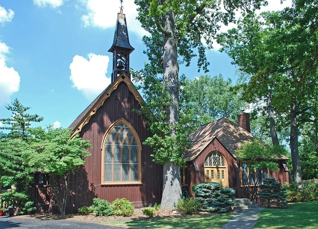 Front facade of St James Episcopal Church, Grosse Ile MI